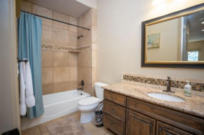 Suite Retreat with Pool Spa Gym and Tennis Court
